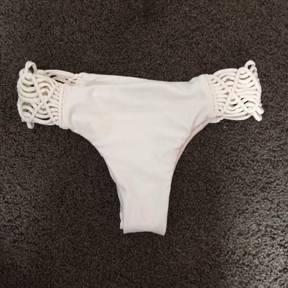Mikoh cayman bottom in bone